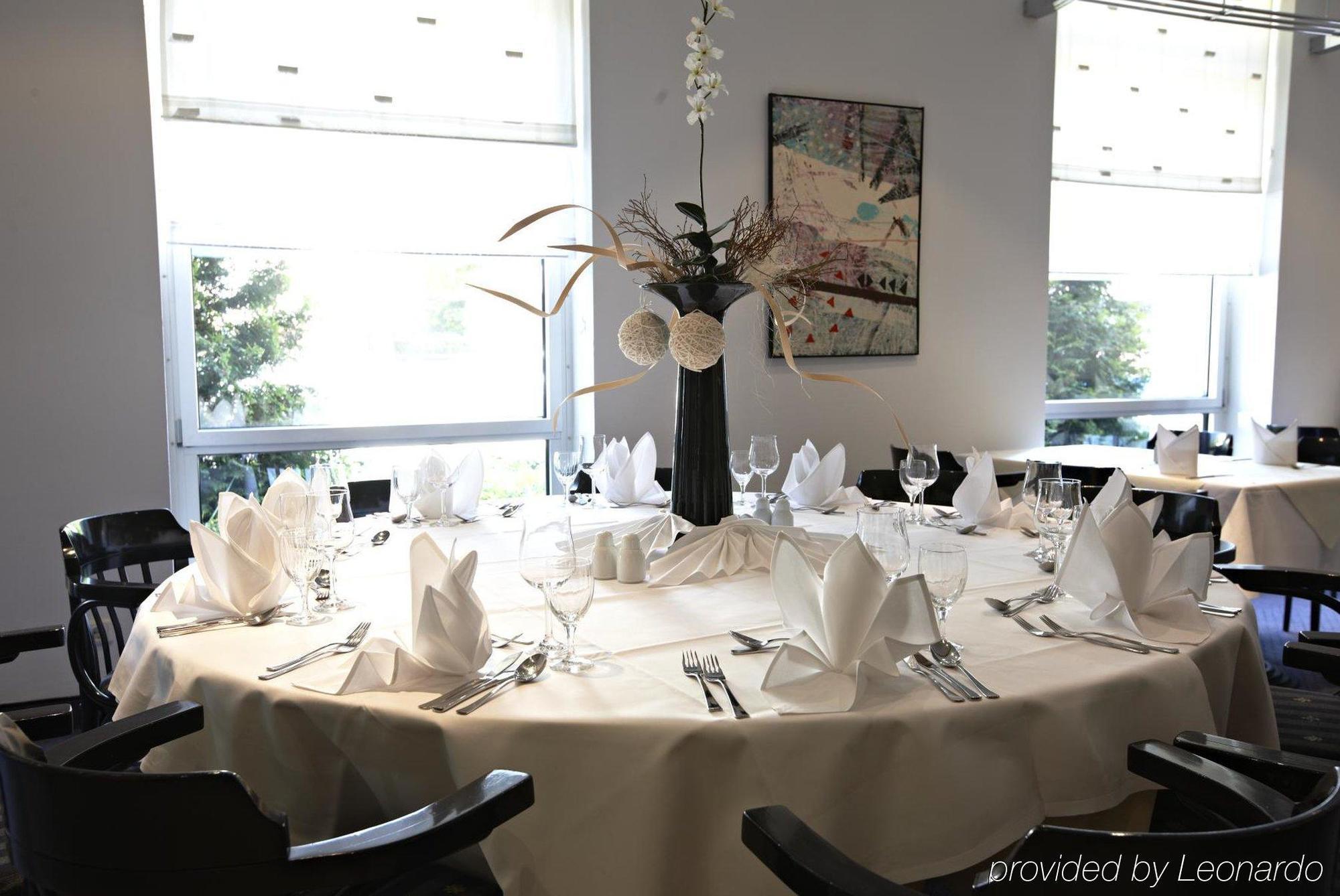 Intercityhotel Rostock Restaurant photo