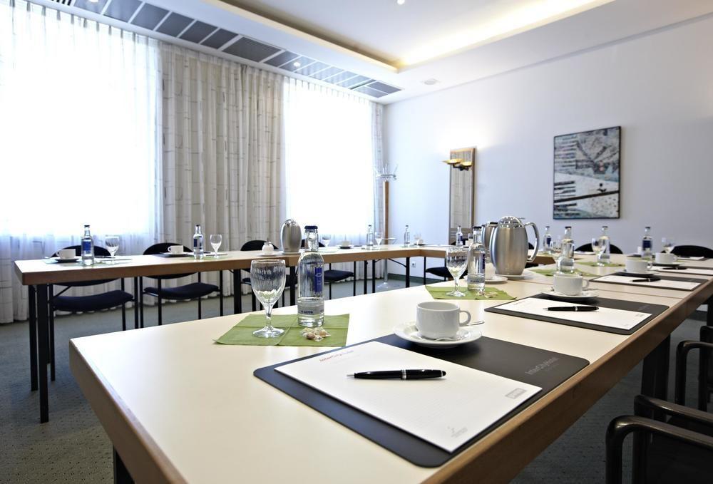 Intercityhotel Rostock Exterior photo