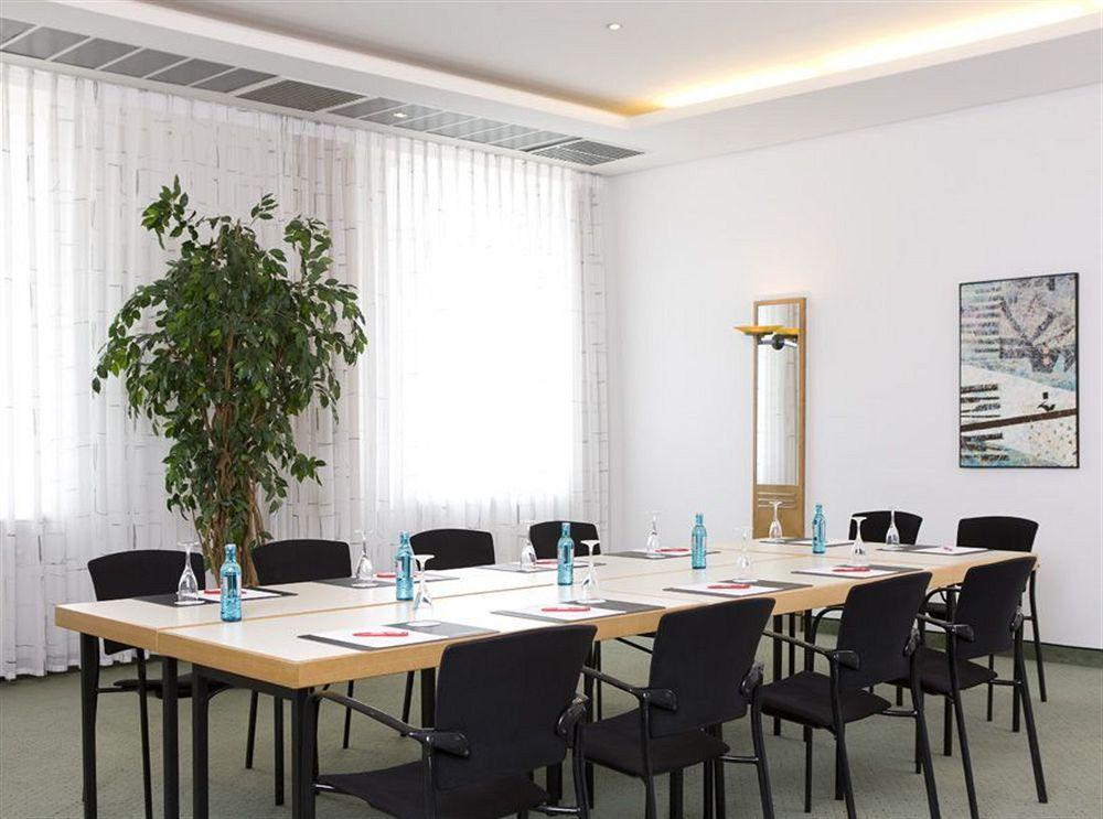 Intercityhotel Rostock Exterior photo
