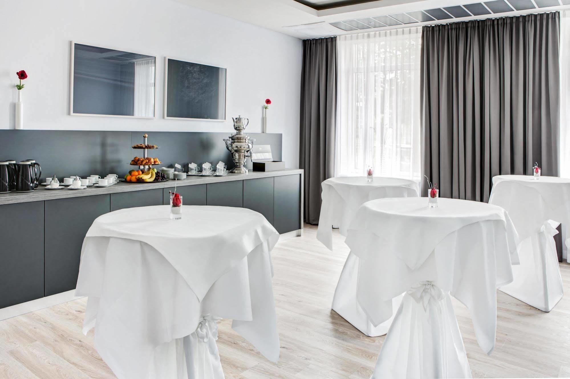 Intercityhotel Rostock Exterior photo